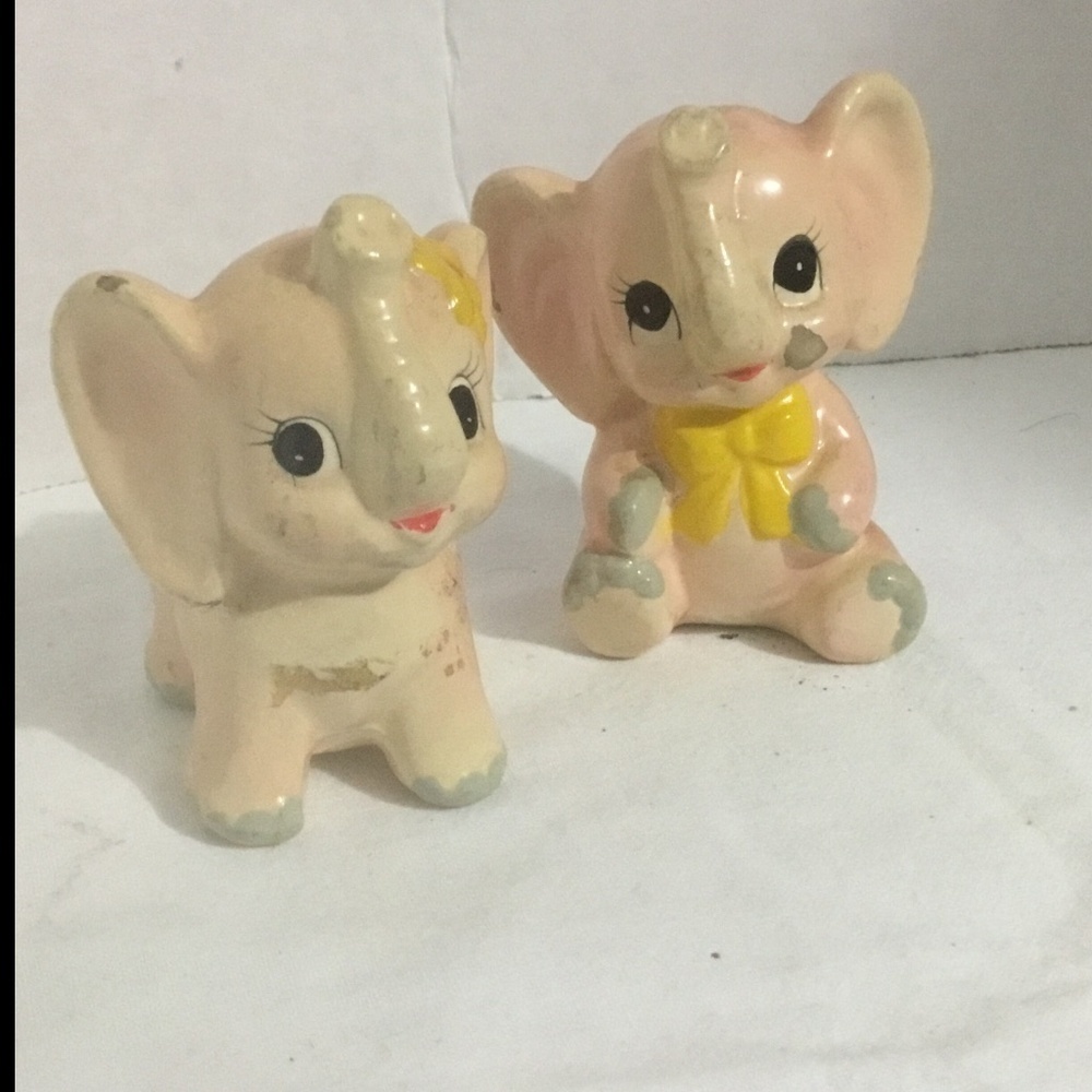 Vintage well-travelled Elephant salt and pepper shakers waiting for a trip